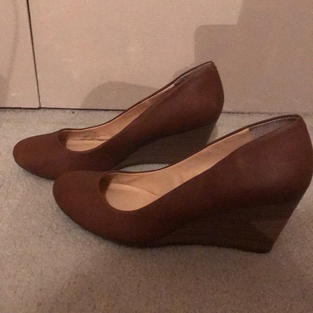 Brown/cognac wedges || Jessica Simpson